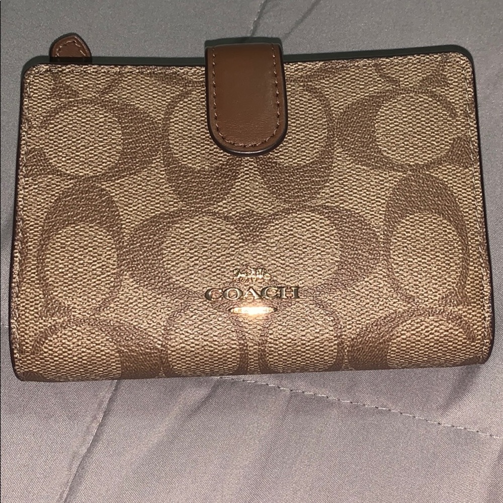 Coach medium corner zip wallet